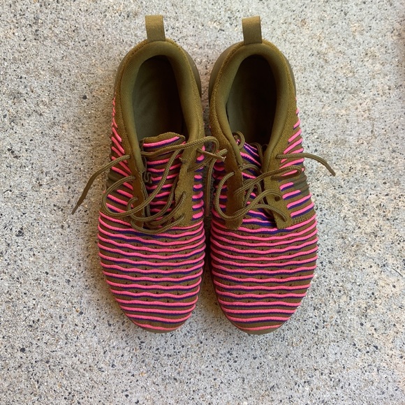 Nike| lightly worn | army green, navy, and pink - Picture 2 of 6